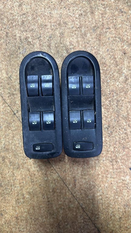 Butoane comanda geam stanga fata 8200160603 , Renault Megane 2 1C/L44