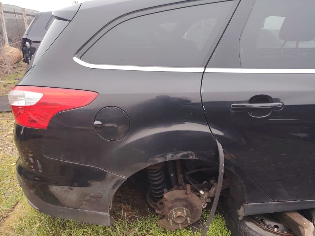ARIPA DREAPTA SPATE FORD FOCUS 3 BREAK