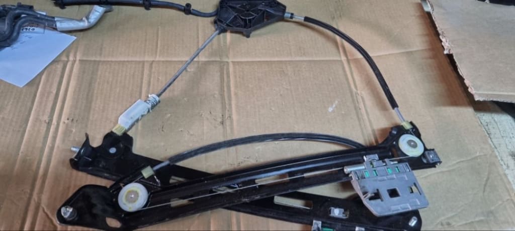 04213 Macara stanga fata Vw Passat Cc 3C8837461 04886 3C8837461J 04941