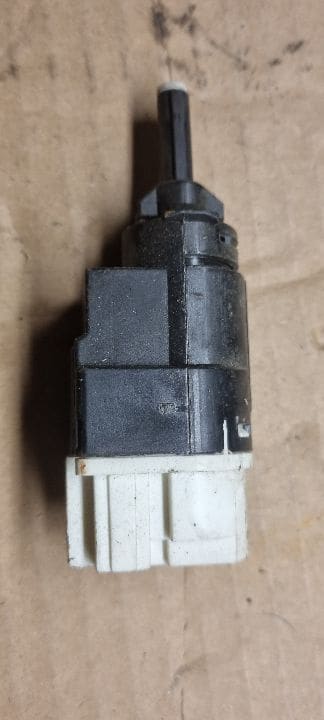 02104 Comutator lumini frana RENAULT 253206170R
