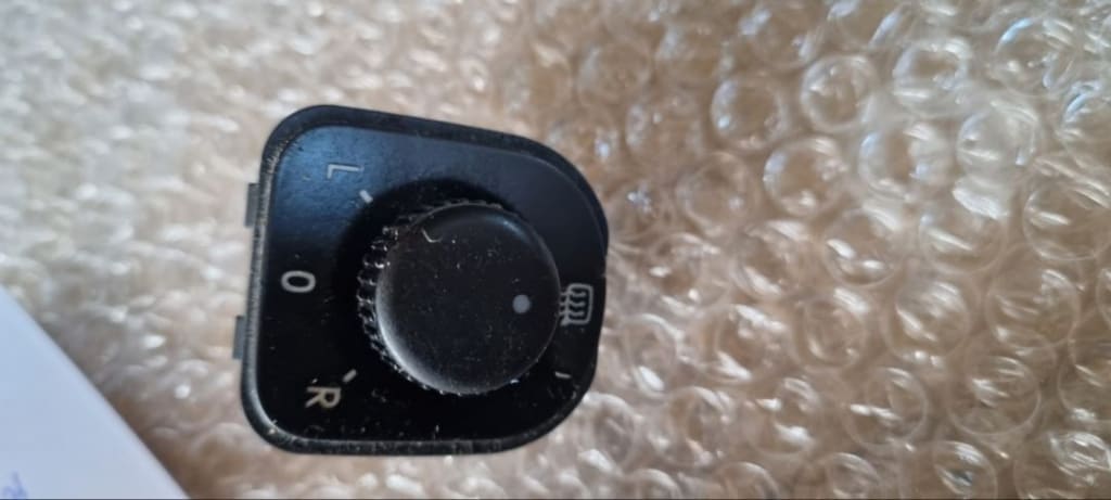 04009 Buton reglaj oglinzi Skoda Superb 3T0959565