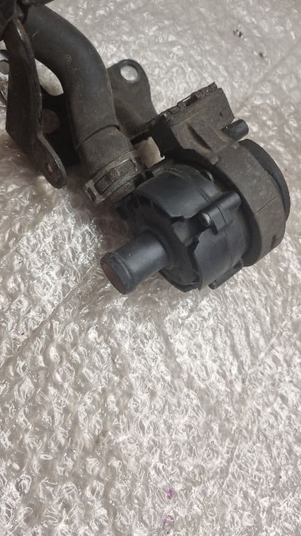 06707 Pompa recirculare apa Audi A3 1.4 TFSI cod: 5Q0965567