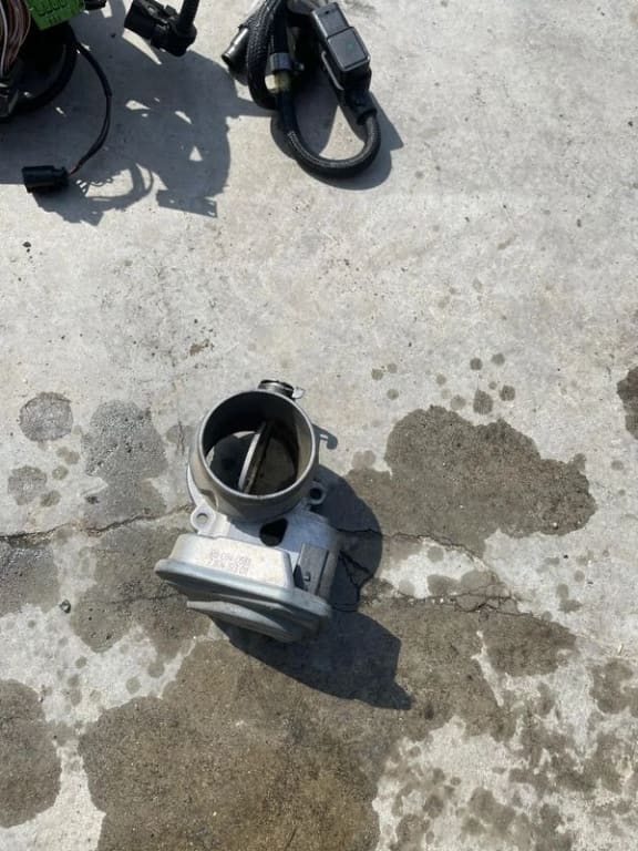 05444 Clapeta acceleratie 2.0 N47 cod 780437301 BMW Seria 5 E60 / E61 an 2007 2008 2009 2010 2011 2012