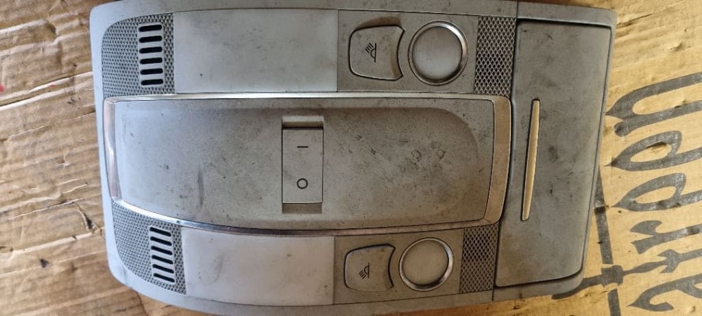 04884 Plafoniera audi a6 4f0951177 4f0947135bq 4f0910177