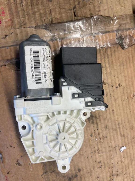 02784 Motoras geam dreapta spate Skoda Octavia 2 Combi (1Z5) [Fabr 2004-2013] 5K0959704A
