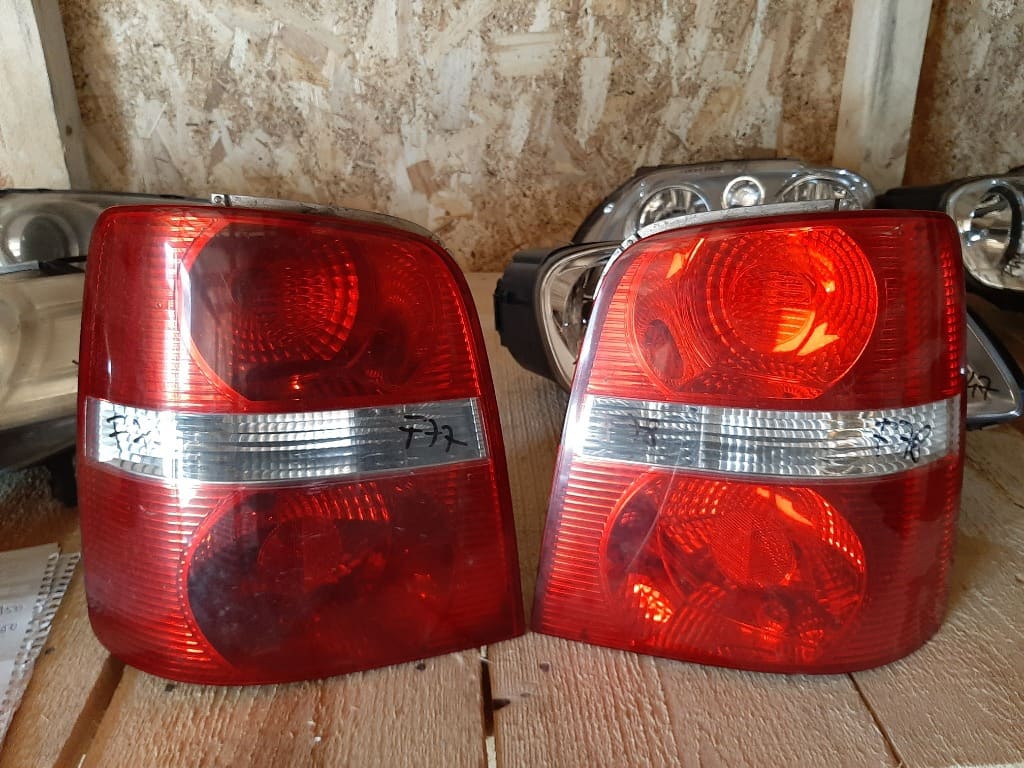 04422 STOP STANGA VW TOURAN NFL F77 DOAR STANGA MAI AVEM