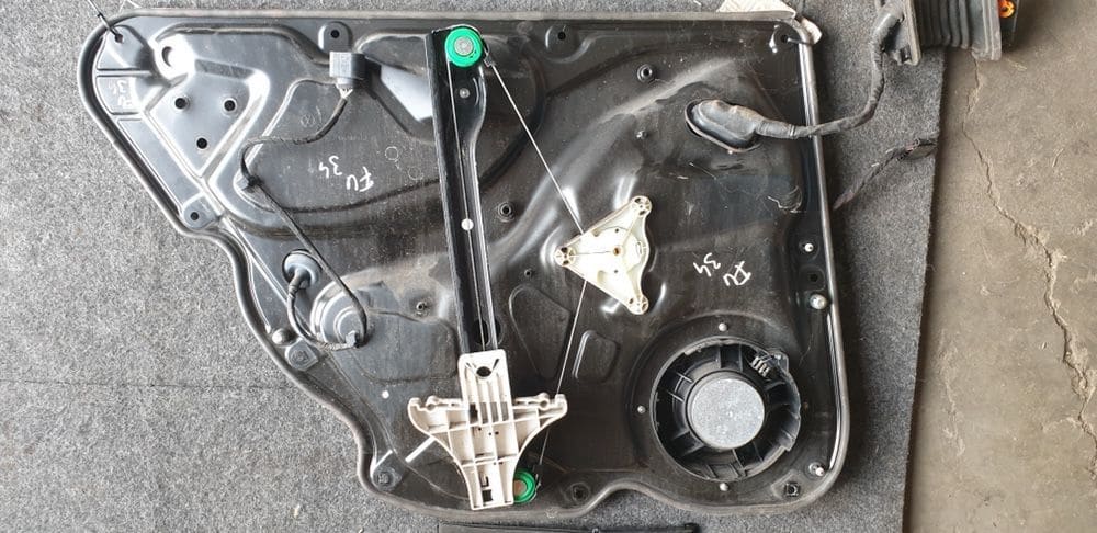 00902 00964 Macara dreapta SPATE Vw Passat b6 (3C2) 3C4839756H