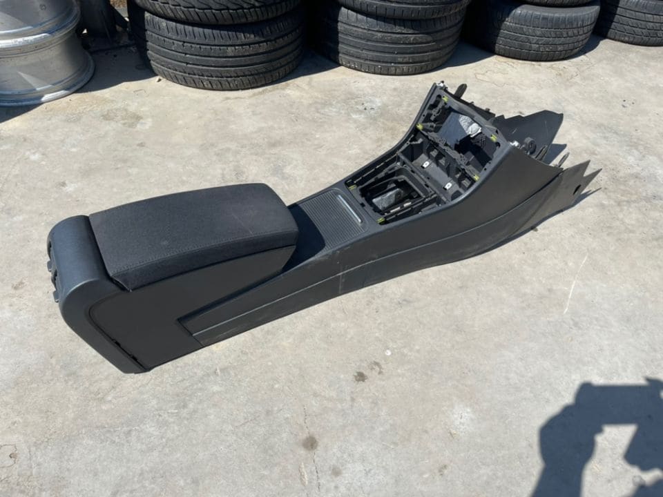 Cotiera Volkswagen Passat B6 / B7 / CC ( Textil sau Piele Neagra )
