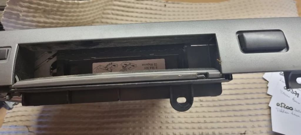 06354 Magazie cd bmw e65 834931 6919474 108625 10
