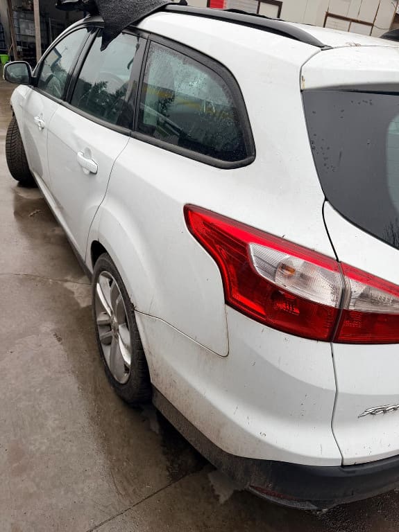 BARA SPATE FORD FOCUS 3 BREAK 2015