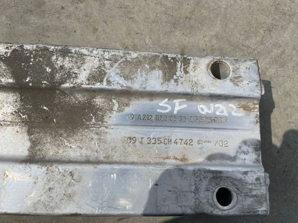 01556 Cap lonjeron Mercedes W212 E Class A2126200595