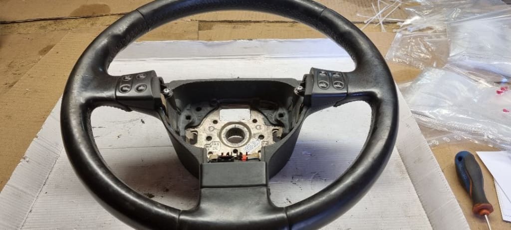 06316 Volan cu comenzi Passat B6 2.0 3C0419091