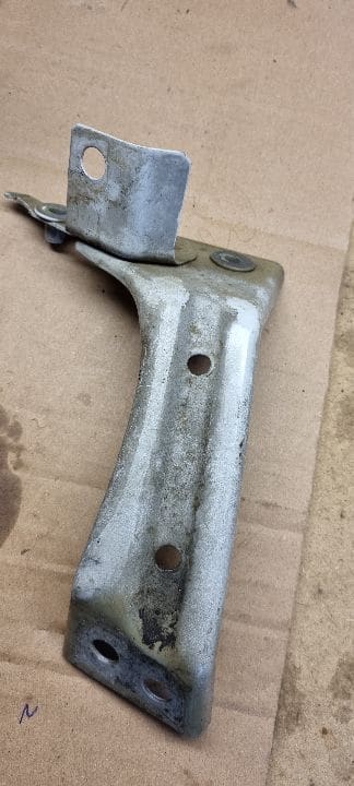 04902 Suport aripa stanga Volkswagen Passat B8 3G0821141