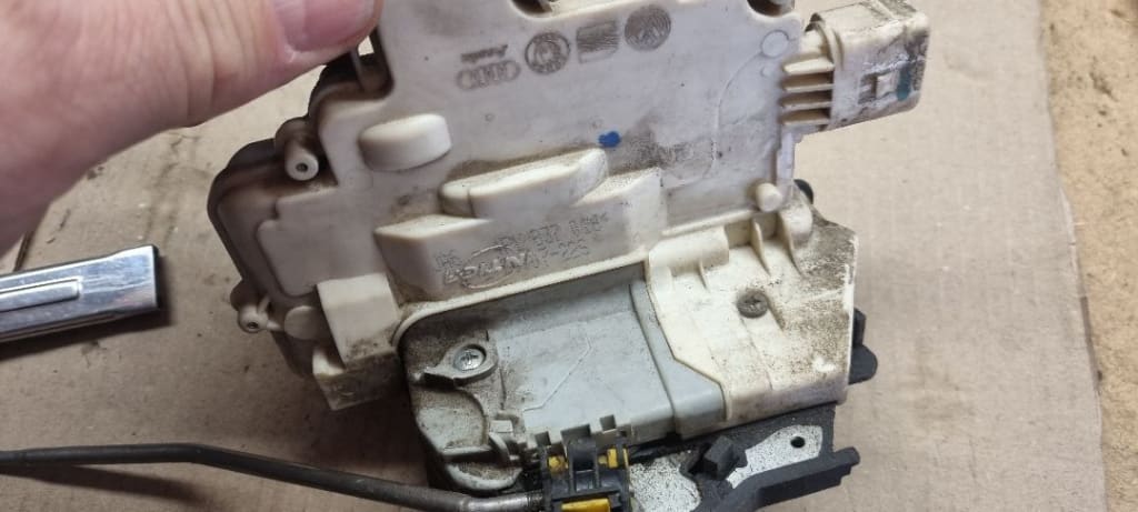 04842 Broasca usa dreapta spate audi a6 europa 4f0837016