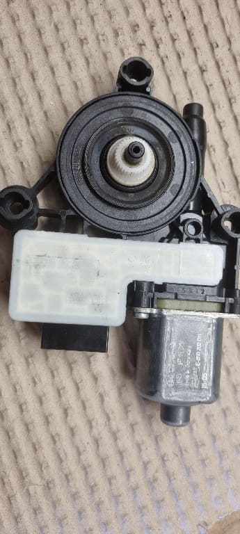 06365 Motoras geam stanga spate skoda octavia 3 5q0959811a