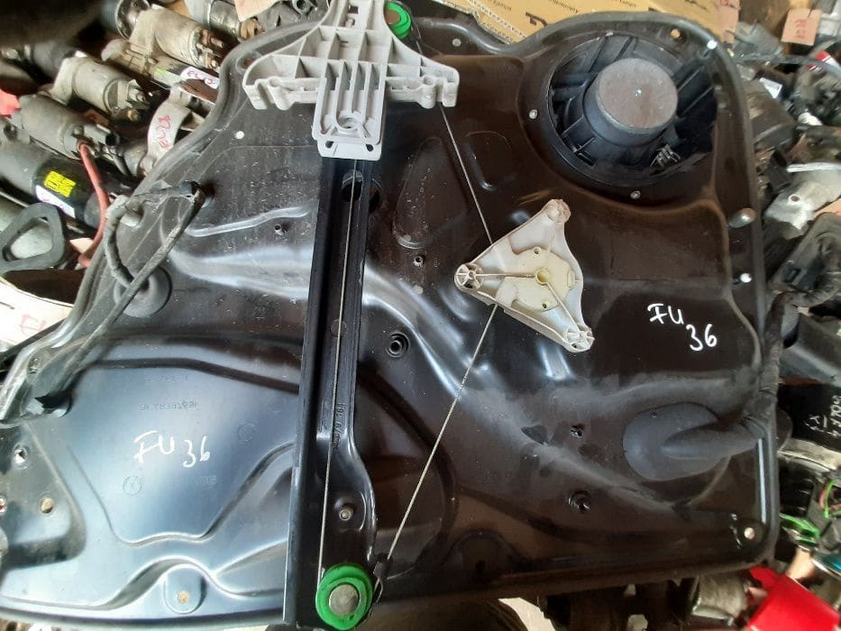 Macara geam stanga spate Volkswagen 3ch