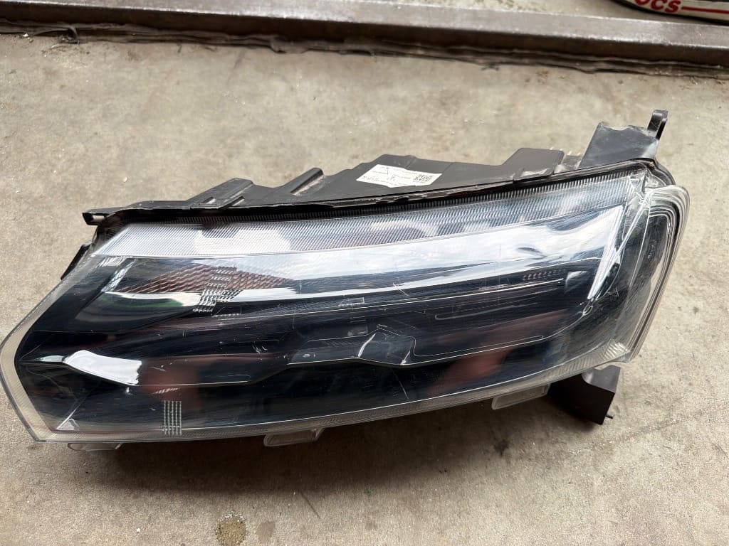 Far Stanga Dacia Spring cod 266052417R