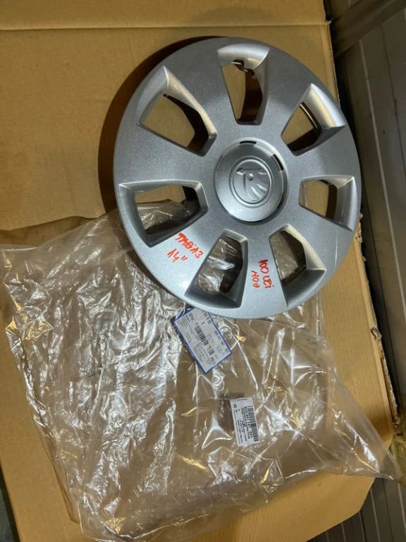 CAPAC ROATA NOU , ORIGINAL SKODA FABIA 3 PE 14 COD 6V0601147