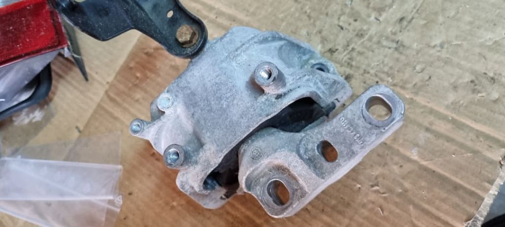 04326 Tampon motor dreapta vw, seat, skoda 19 tdi 1k0199262cn