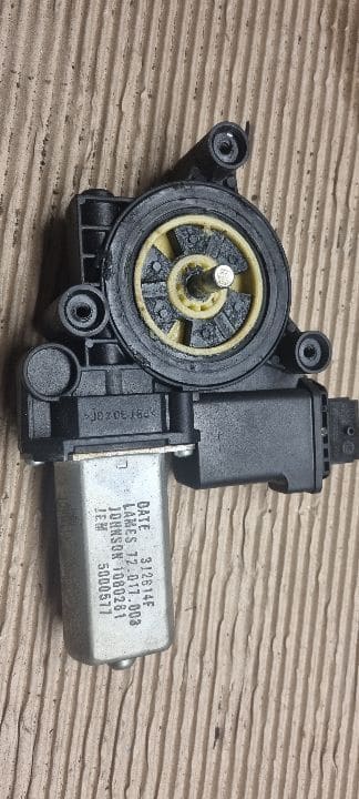 01462 Motoras macara geam dreapta fata opel corsa d europa 5000577 1060281 3j2614f