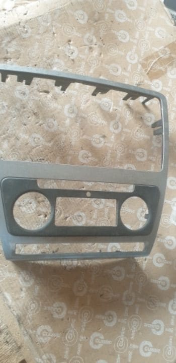 03708 04539 Ornament / Grila bord butoane AC/ CD Skoda Octavia 2