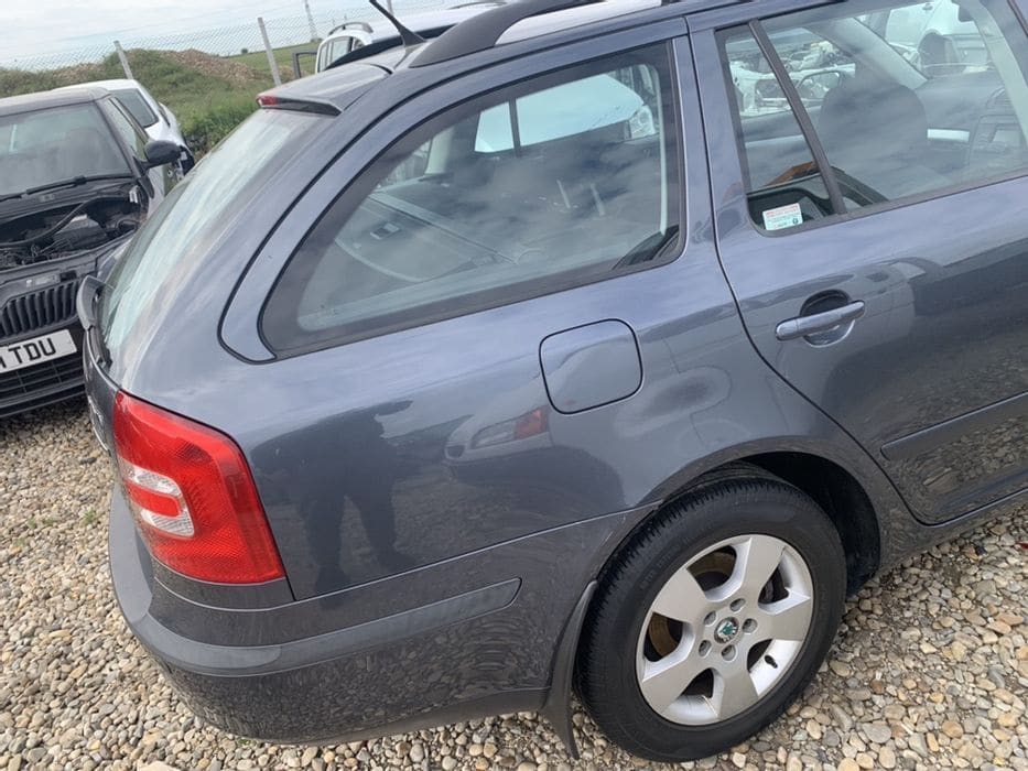 Aripa Dreapta Spate Skoda Octavia 2 / Break / Combi