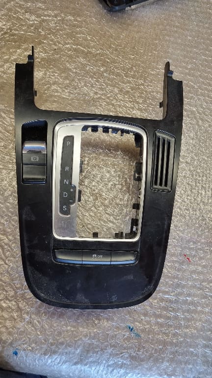 06665 Consola grila timonerie audi a5 a4 cutie automata 8k0864261