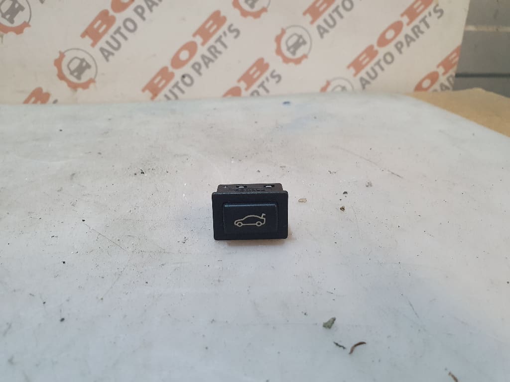 0303 9200316 02 BUTON DESCHIDERE PORTBAGAJ BMW SERIA 5 F10