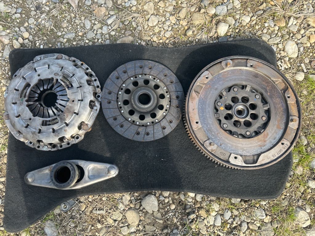 Kit Ambreiaj BMW 2.0 D cutie Manuala N47 / 415047710 stare Perfecta