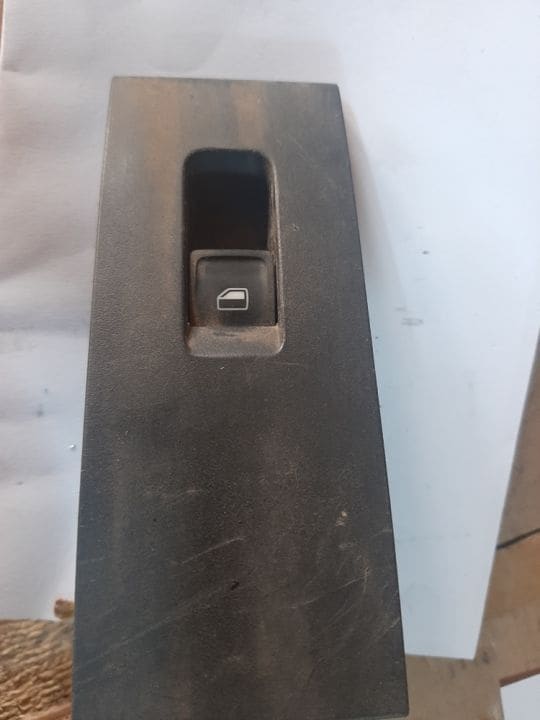 02145, 01973, 03384, 03383, 04007 Buton actionare geam spate Skoda Rapid
