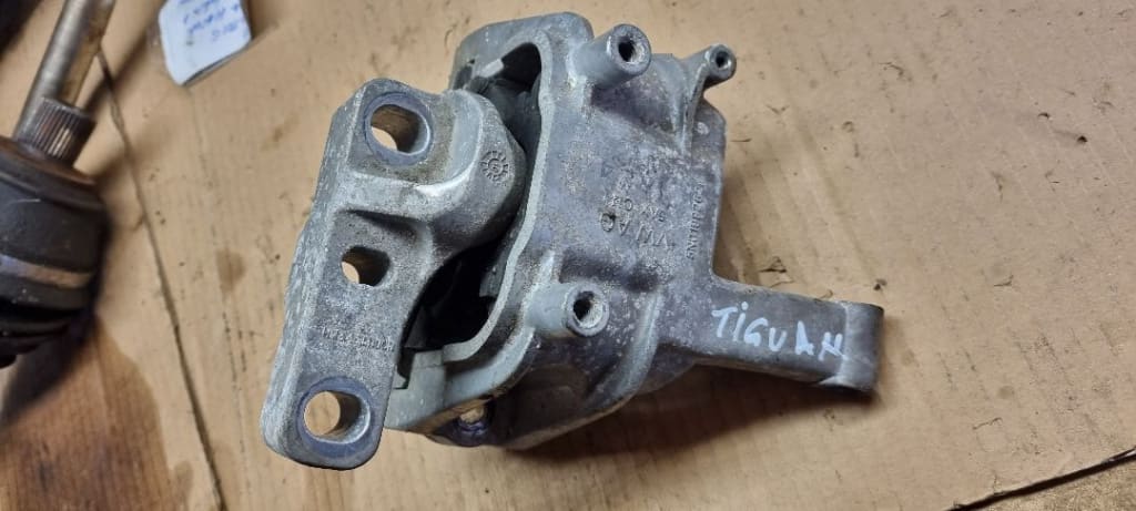 05545 Tampon motor dreapta vw tiguan 2.0 tdi 5n0199262i