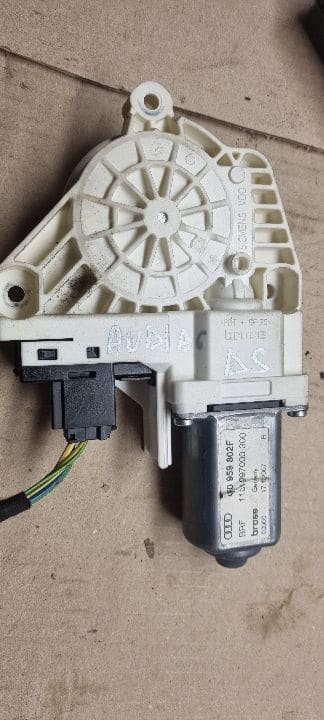 02607 Motoras macara geam dreapta spate audi a6 c6 europa 4f0959802f