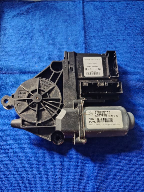L27 Motoraș macara geam + modul stânga față VW Touran Skoda Octavia 2 1T0959702 / 1K0959792C