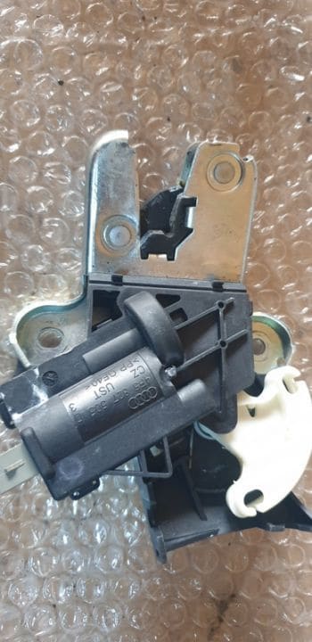 03880 Broasca capota spate Audi A4 B8