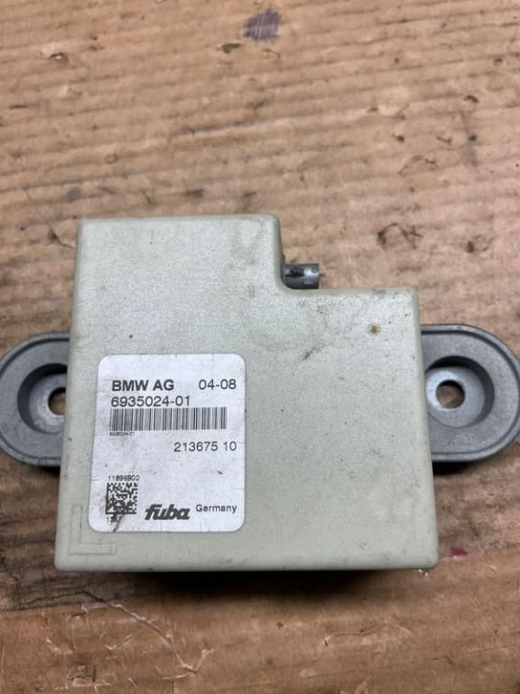04699 Amplificator antena Bmw 6935024-01