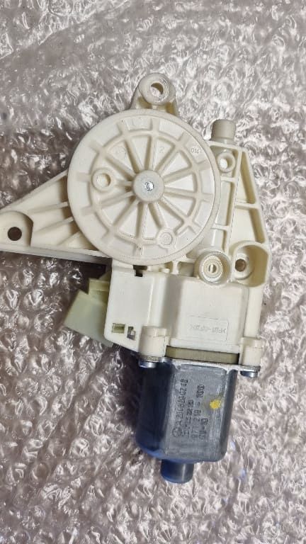 05795 Motoras geam dreapta fata mercedes benz w212 e-class 2009+ a2048200242