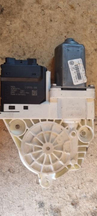 02683 Motoras macara geam electric dreapta spate Vw Passat