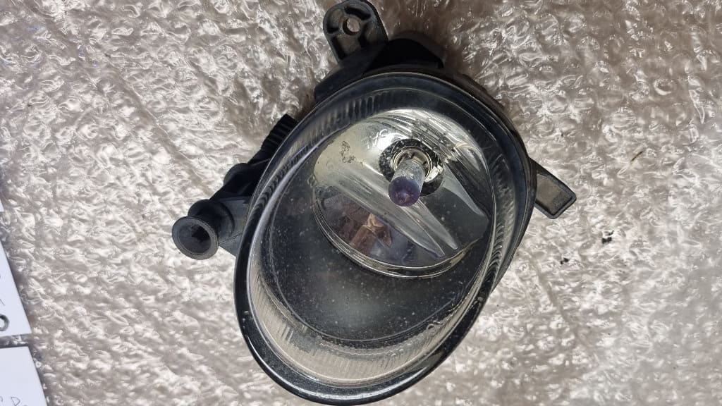 06690 Proiector ceata dreapta bara fata 8T0941700, Audi A5