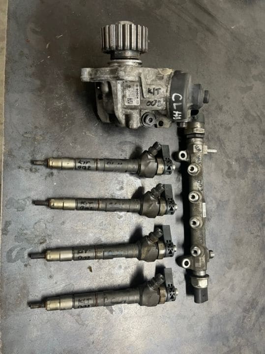 KIT 002 Kit Injectie 1.6 TDI CLH / CRK 110CP Skoda Volkswagen Seat Injectoare + Pompa + Rampa