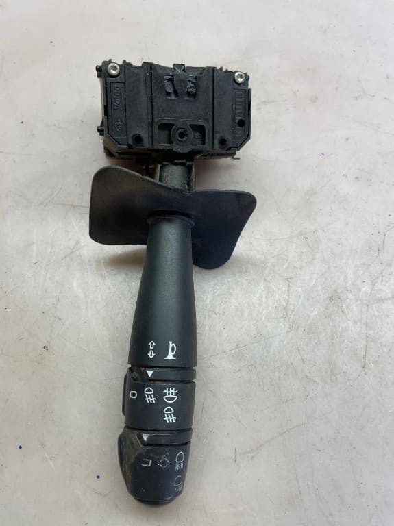 01896 MANETA SEMNALIZARE DACIA LOGAN COD 255679527R