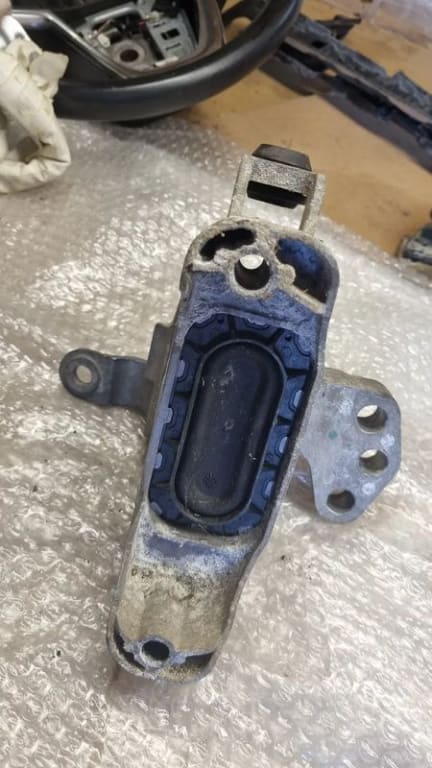 06526 Tampon stanga motor opel astra j 13248476