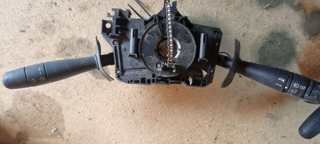 00054 00056 Manete semnalizare dacia logan 8200213173