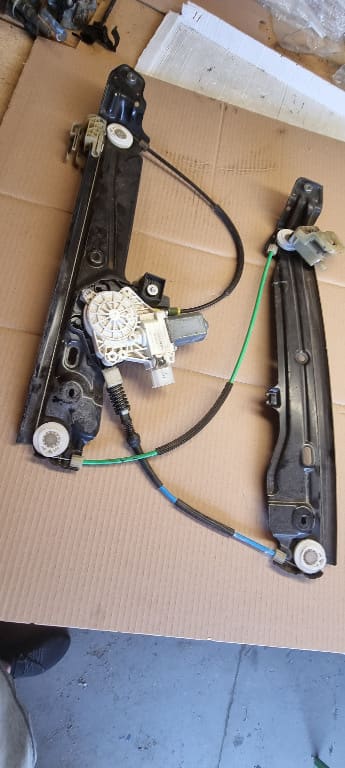 03728 Macara cu motoras dreapta fata bmw f10 7271564.9 7248172 a07242-113