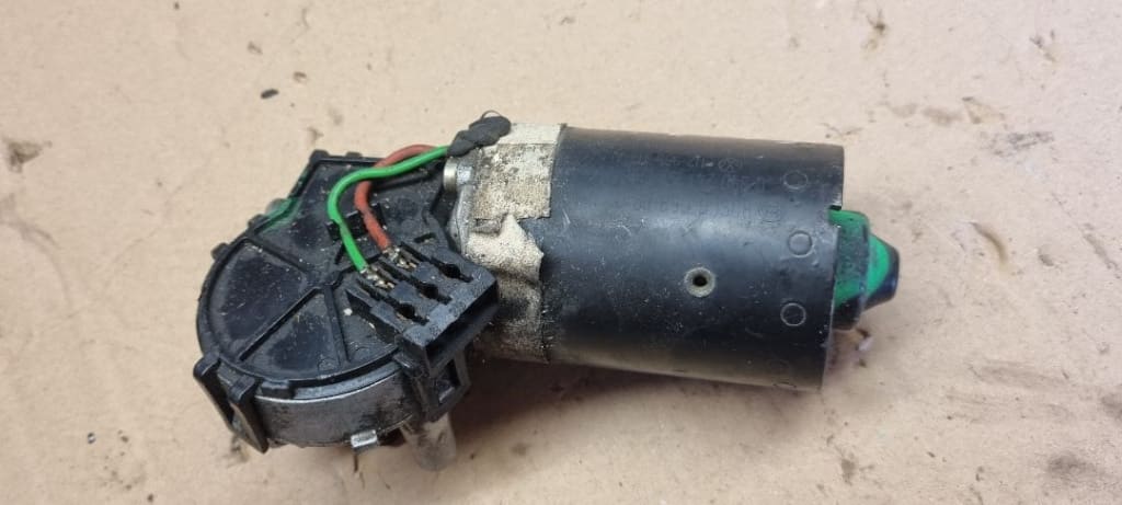 03331 Motoras stergator fata Volkswagen GOLF 4 0390241152