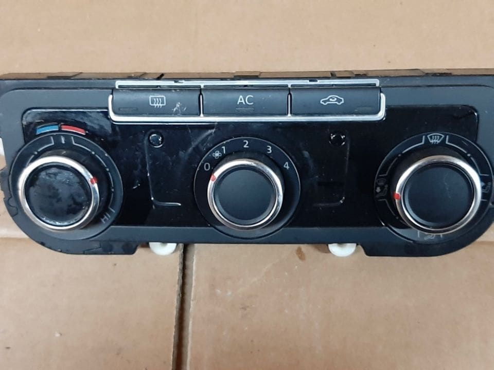 02349 Panou climatronic Vw Passat B7, Vw Golf 6
