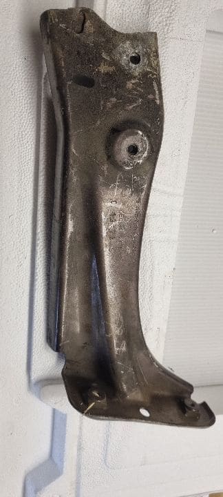04894 Suport aripa stanga fata skoda octavia 3 5e0821141m