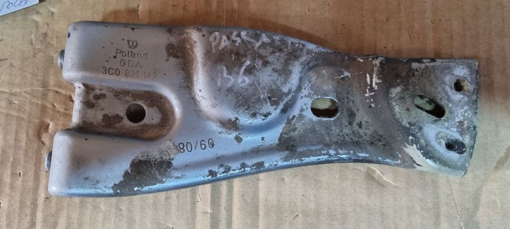 04352 Suport aripa dreapta vw passat b6 3c0821142