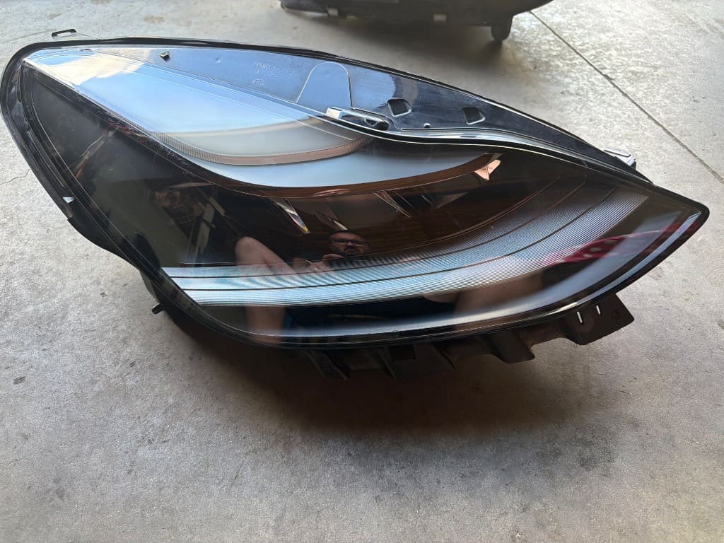Far Dreapta Tesla Model 3 / Model Y 151495300-00-D / Defect Urechi