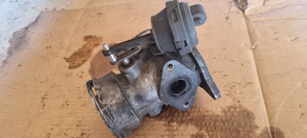 04782 06300 Supapa egr 1.9 tdi cu clapeta 038129637l