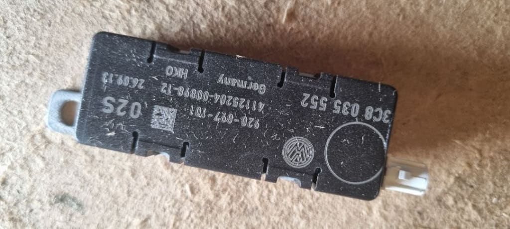 03126 04694 Amplificator antena vw passat 3c8035552